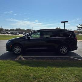 2020 CHRYSLER VOYAGER