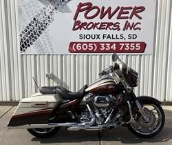 2011 HARLEY DAVIDSON FLHXSE - CVO STREET GLIDE