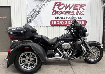 2013 HARLEY DAVIDSON FLHTCUTG TRI GLIDE