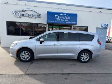 2023 CHRYSLER VOYAGER