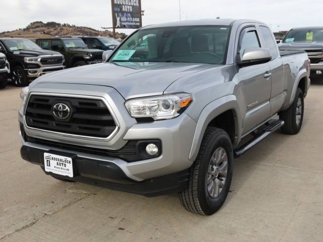 2019 Toyota Tacoma SR5's photo