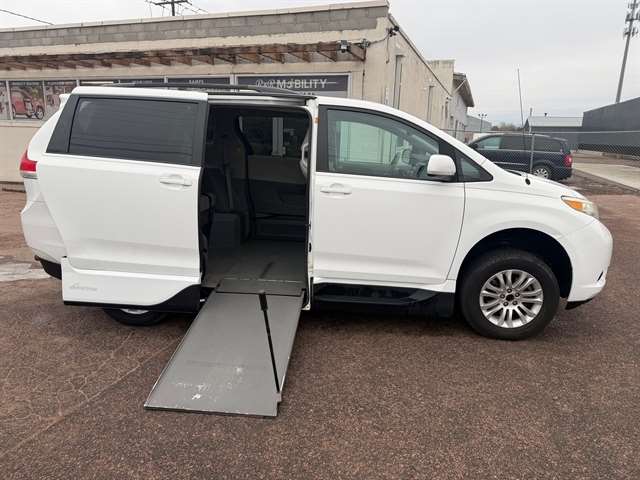 2011 Toyota Sienna XLE