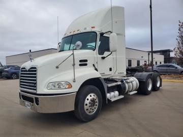 2018 MACK TRUCKS PINNACLE™ DAY CAB