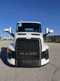 2026 MACK TRUCKS PIONEER ™ DAY CAB