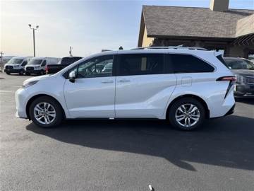 2025 TOYOTA SIENNA