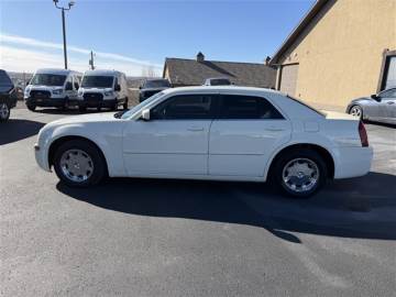 2005 CHRYSLER 300