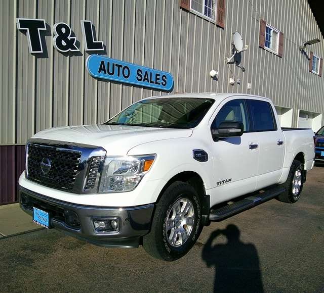 2017 Nissan Titan SV 4X4 Crew Cab's photo