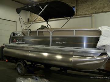 2023 SUNTRACKER PARTY BARGE 18 FT