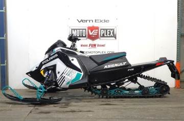 2025 POLARIS® 9R SWITCHBACK ASSAULT 146 GHOST WHITE METALLIC / GLOSS BLACK / RADIANT GREE