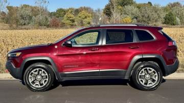 2019 JEEP® CHEROKEE TRAILHAWK