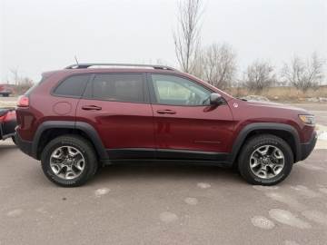 2019 JEEP® CHEROKEE TRAILHAWK
