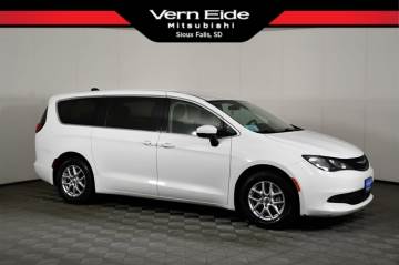 2022 CHRYSLER VOYAGER