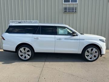 2025 LINCOLN NAVIGATOR