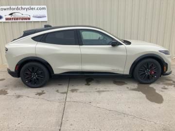 2025 FORD MUSTANG MACH-E