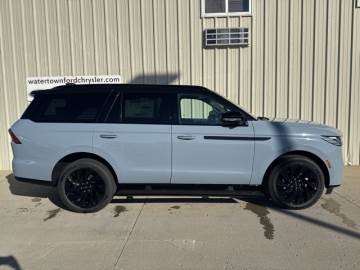 2025 LINCOLN NAVIGATOR