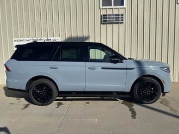2025 LINCOLN NAVIGATOR