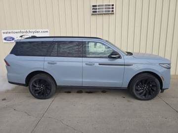 2025 LINCOLN NAVIGATOR