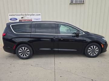 2024 CHRYSLER PACIFICA HYBRID