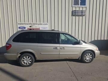 2005 CHRYSLER TOWN & COUNTRY
