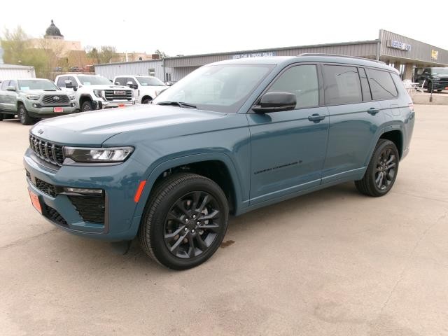 2026 Jeep Grand Cherokee L Limited Reserve 4x4's photo